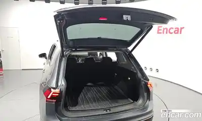 Volkswagen Tiguan 2018 2.0 Автомат в Москве № 168911, миниатюра 3