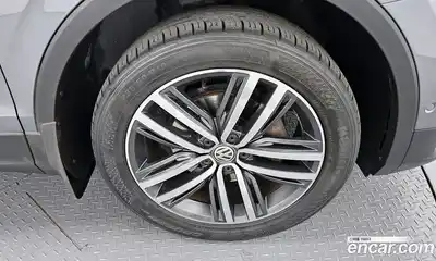 Volkswagen Tiguan 2018 2.0 Автомат в Москве № 168911, миниатюра 7