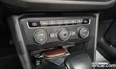 Volkswagen Tiguan 2018 2.0 Автомат в Москве № 168911, миниатюра 10