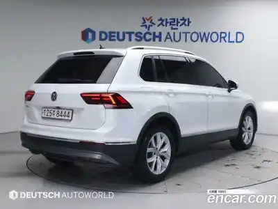 Volkswagen Tiguan 2020 2.0 Автомат в Москве № 169226, миниатюра 2