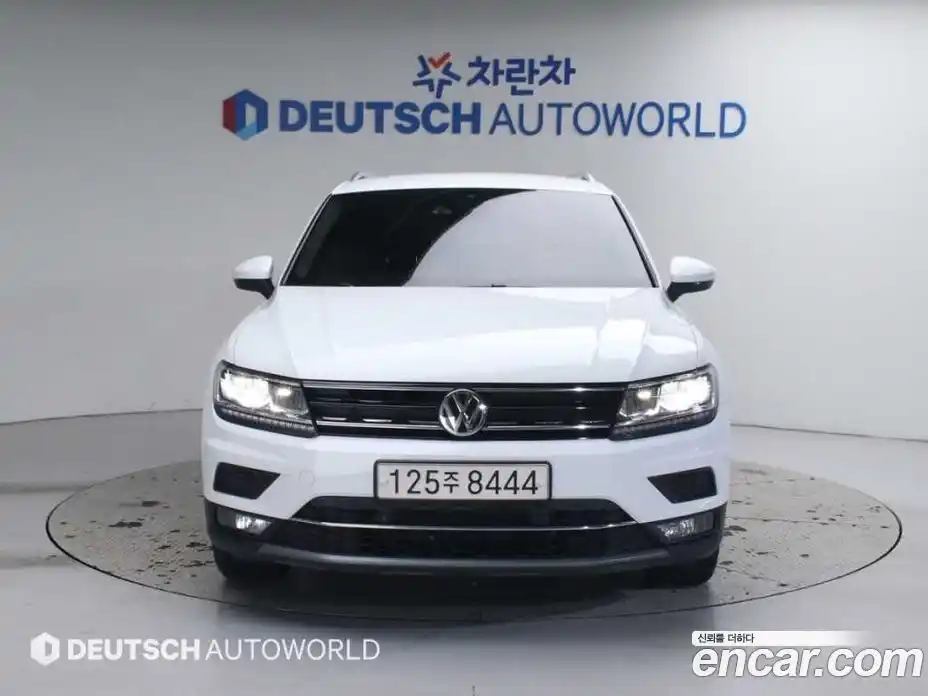Volkswagen Tiguan 2020 2.0 Автомат в Москве № 169226, фото 3