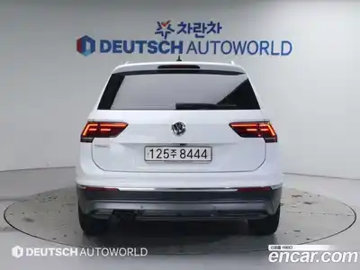 Volkswagen Tiguan 2020 2.0 Автомат в Москве № 169226, миниатюра 4