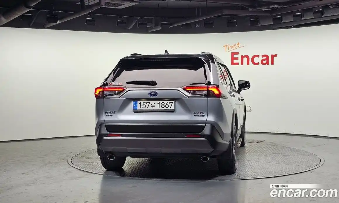 Toyota RAV4 2020 2.5 Автомат в Москве № 170307, фото 11