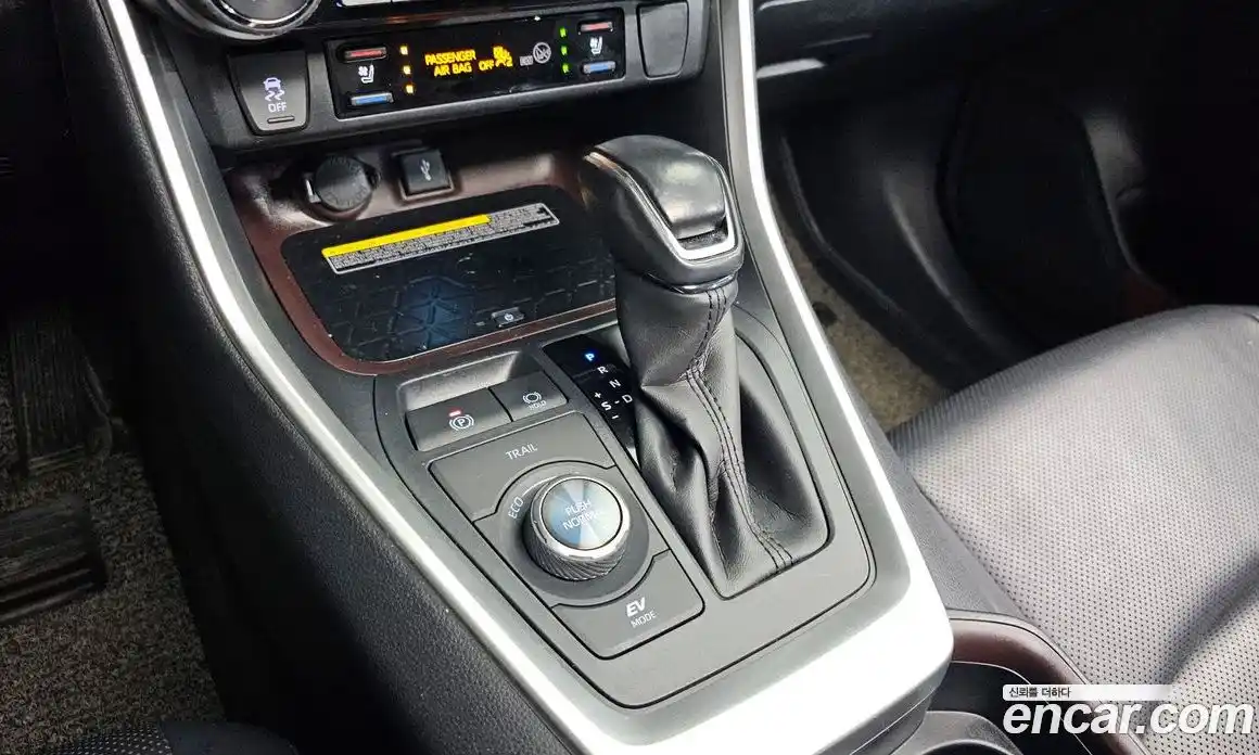 Toyota RAV4 2020 2.5 Автомат в Москве № 170307, фото 13