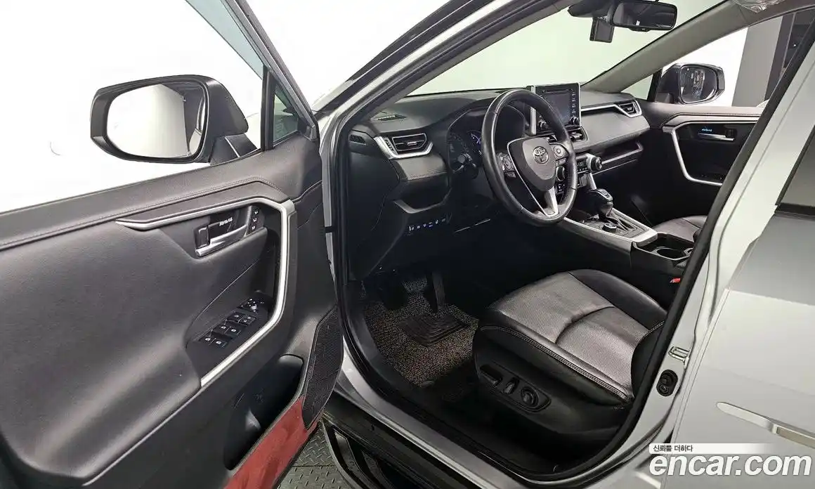 Toyota RAV4 2020 2.5 Автомат в Москве № 170307, фото 19