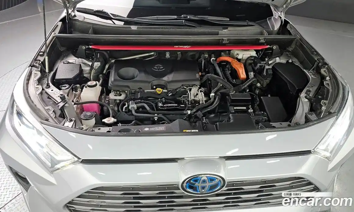 Toyota RAV4 2020 2.5 Автомат в Москве № 170307, фото 9