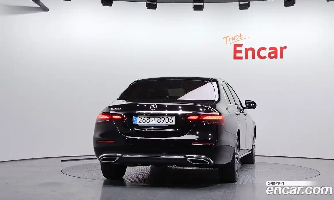 Mercedes-Benz E-Class 2021 2.0 Автомат в Москве № 177846, фото 4