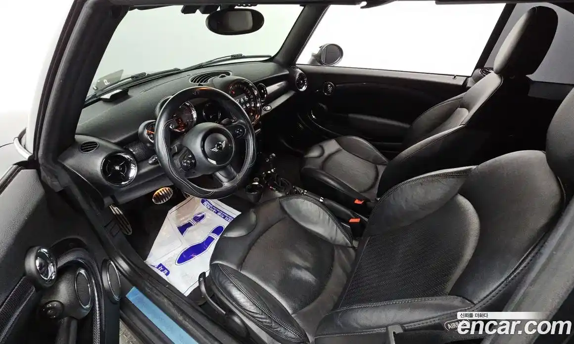 Mini Cooper Convertible 2015 1.6 Автомат в Москве № 190246, фото 12