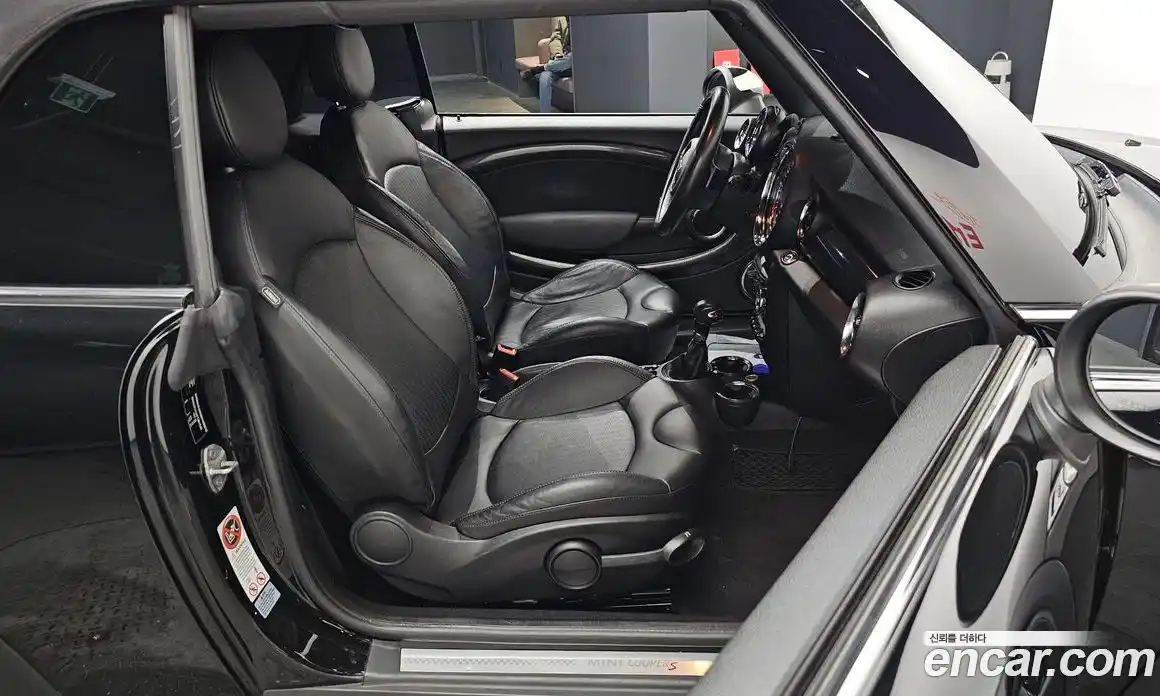 Mini Cooper Convertible 2015 1.6 Автомат в Москве № 190246, фото 13