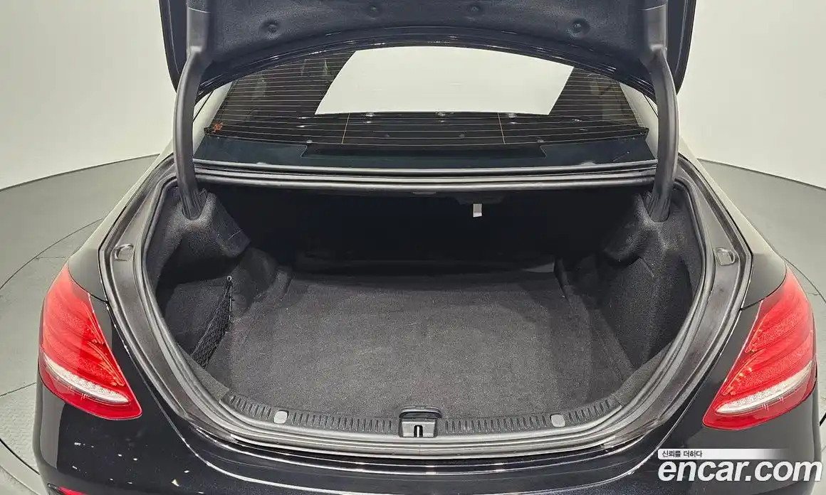 Mercedes-Benz E-Class 2018 2.0 Автомат в Москве № 195179, фото 16