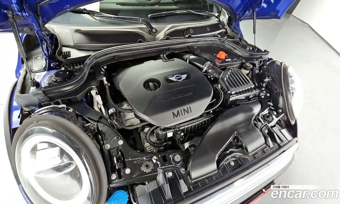 Mini Cooper Convertible 2019 1.5 Автомат в Москве № 206388, фото 17