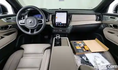 Volvo XC90 2026 2.0 Автомат в Москве № 212774, миниатюра 3