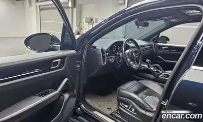 Porsche Cayenne 2020 3.0 Автомат в Москве № 213255, миниатюра 3