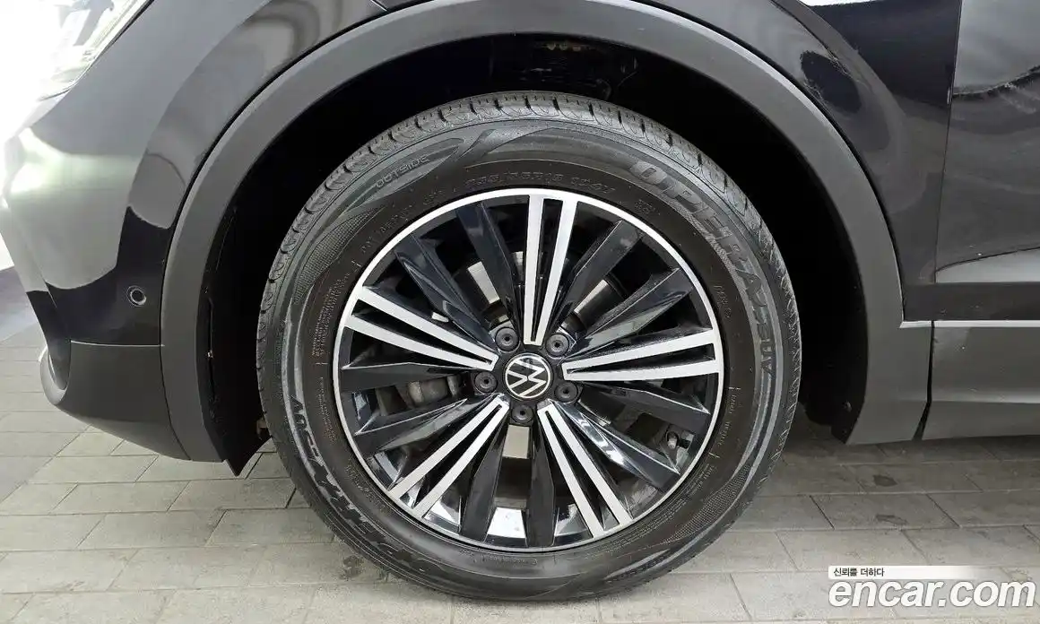 Volkswagen Tiguan 2022 2.0 Автомат в Москве № 215182, фото 5