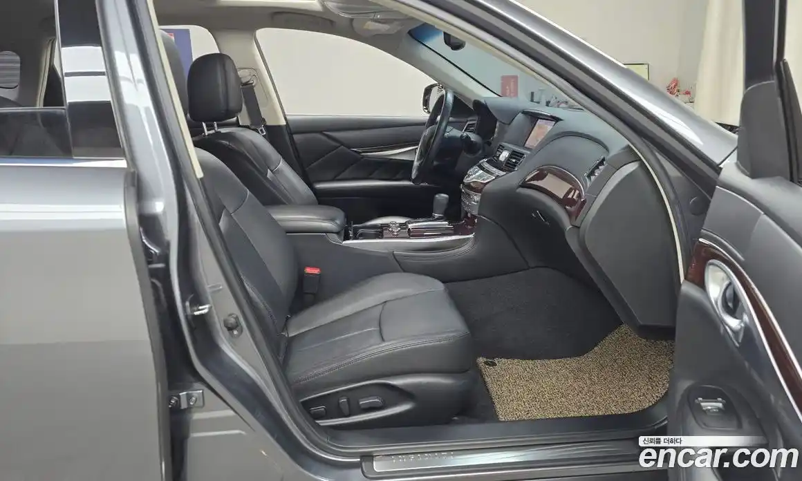 Infiniti Q70 2017 3.7 Автомат в Москве № 250373, фото 11