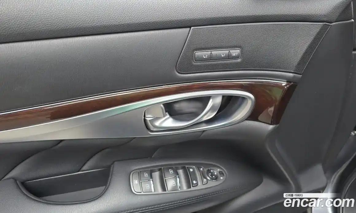 Infiniti Q70 2017 3.7 Автомат в Москве № 250373, фото 17