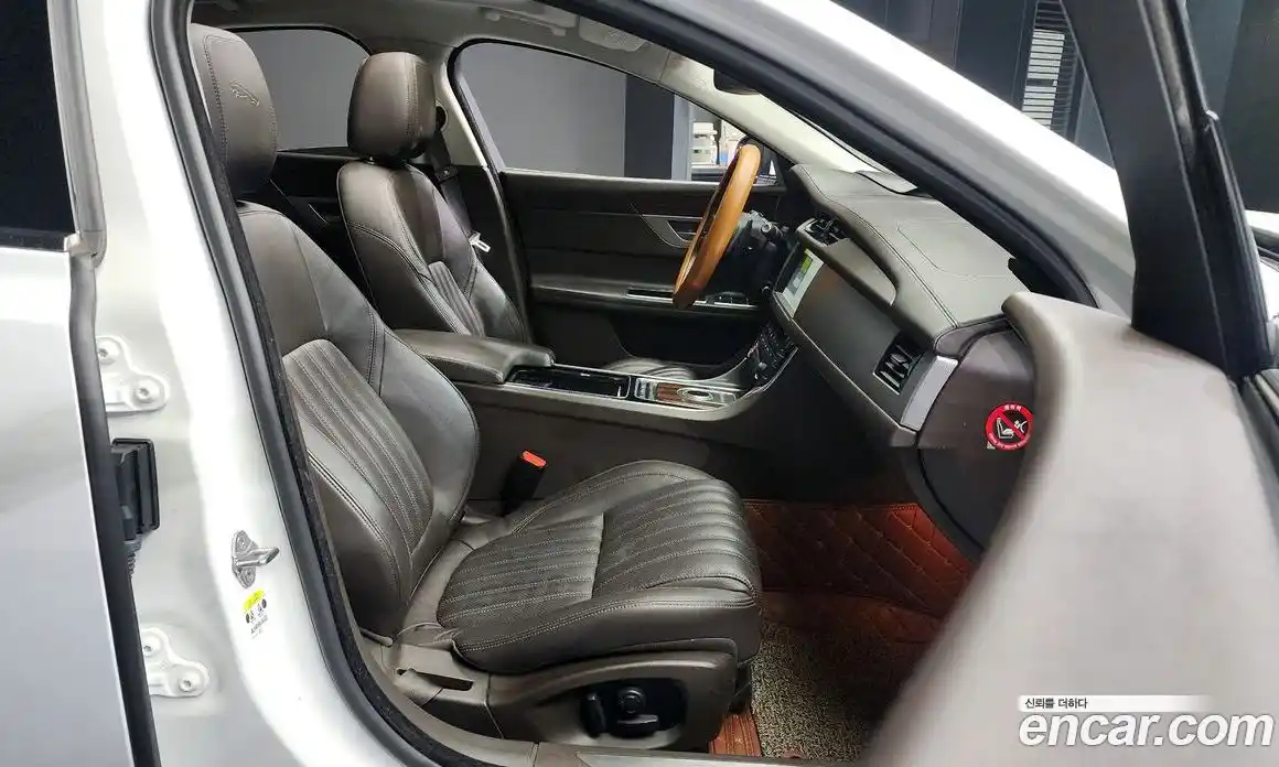 Jaguar XF 2017 2.0 Автомат в Москве № 256089, фото 10
