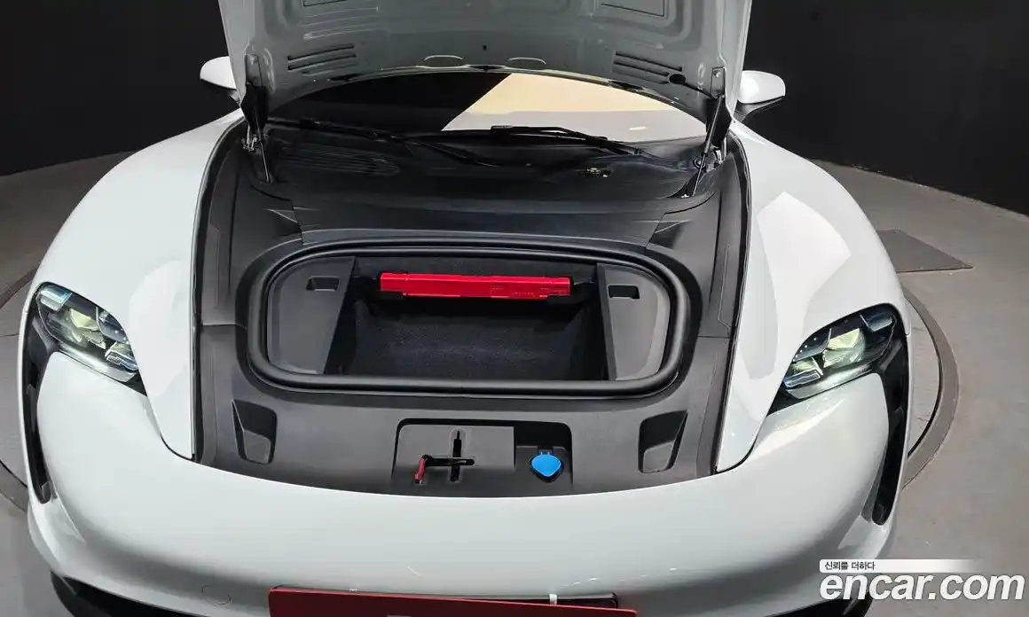 Porsche Taycan 2021 0.1 Автомат в Москве № 294132, фото 19