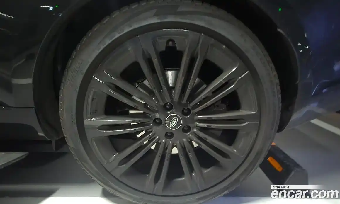 Land Rover Range-Rover 2023 4.4 Автомат в Москве № 316347, фото 14