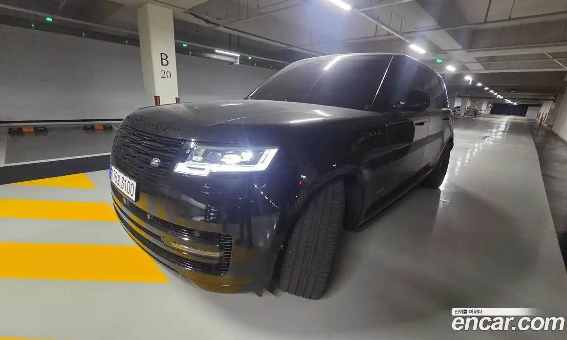 Land Rover Range-Rover 2023 4.4 Автомат в Москве № 316347, фото 2