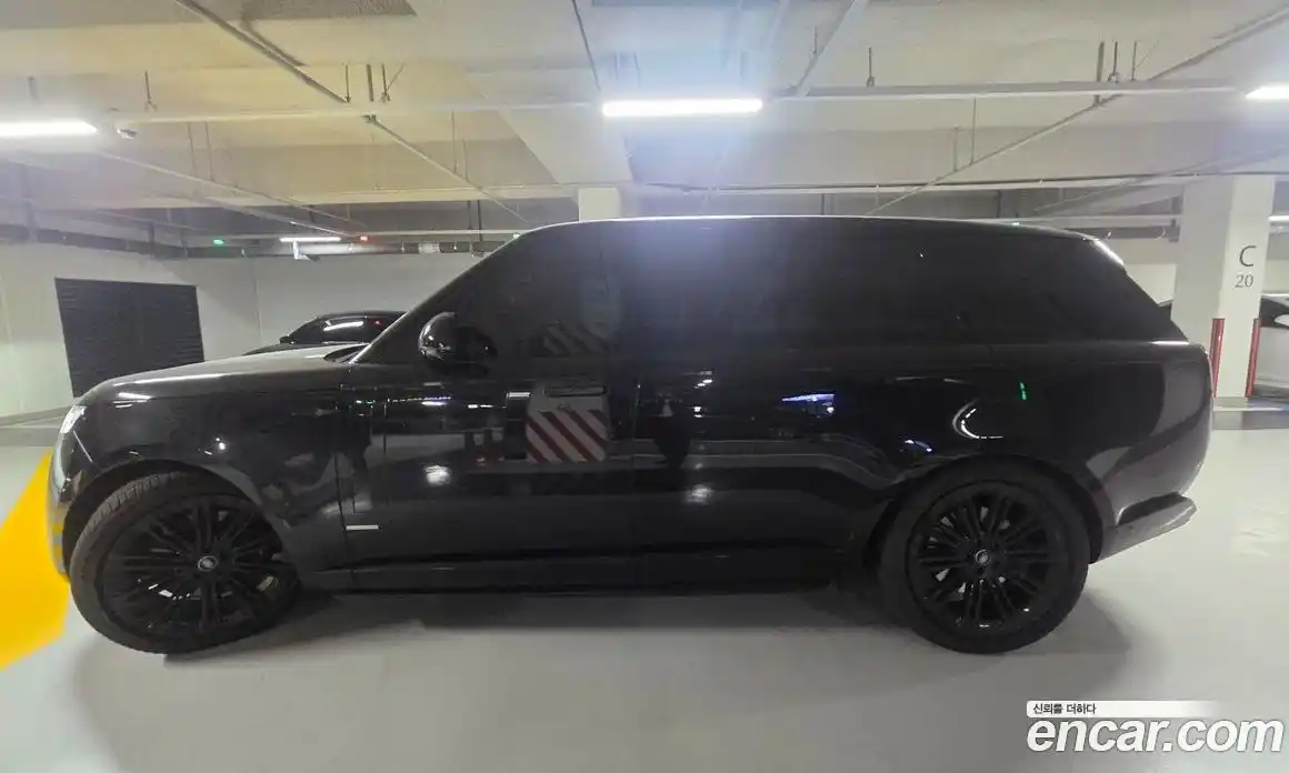 Land Rover Range-Rover 2023 4.4 Автомат в Москве № 316347, фото 3