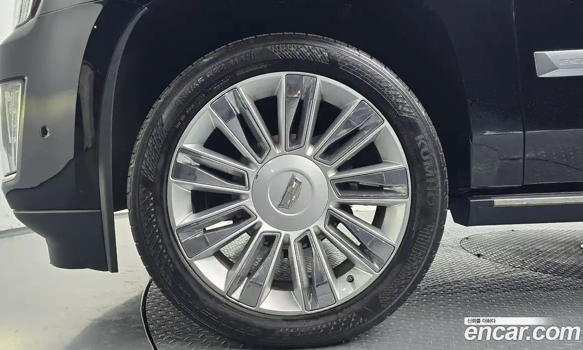 Cadillac Escalade 2018 6.2 Автомат в Москве № 320940, фото 14