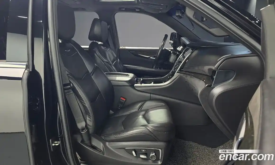 Cadillac Escalade 2018 6.2 Автомат в Москве № 320940, фото 16