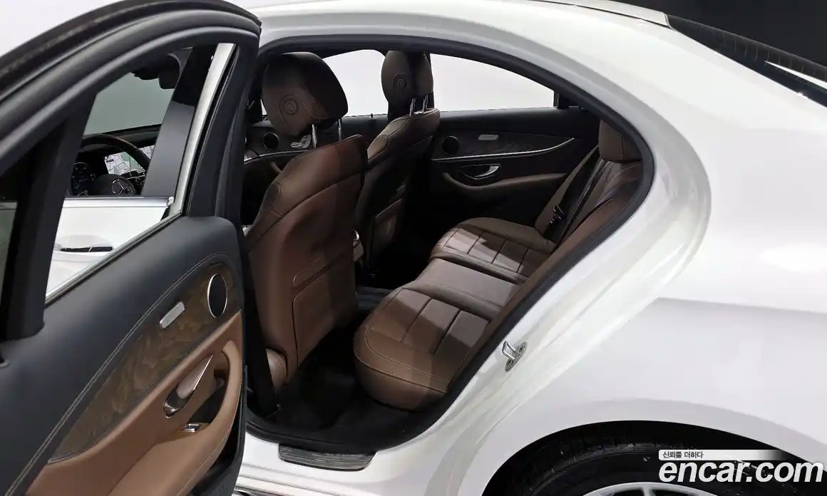 Mercedes-Benz E-Class 2021 2.0 Автомат в Москве № 369615, фото 11