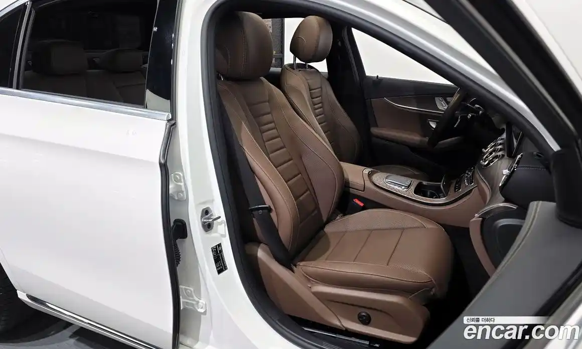 Mercedes-Benz E-Class 2021 2.0 Автомат в Москве № 369615, фото 12