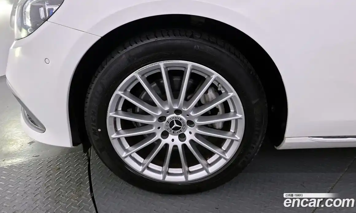 Mercedes-Benz E-Class 2021 2.0 Автомат в Москве № 369615, фото 5