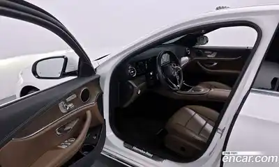 Mercedes-Benz E-Class 2021 2.0 Автомат в Москве № 369615, миниатюра 10