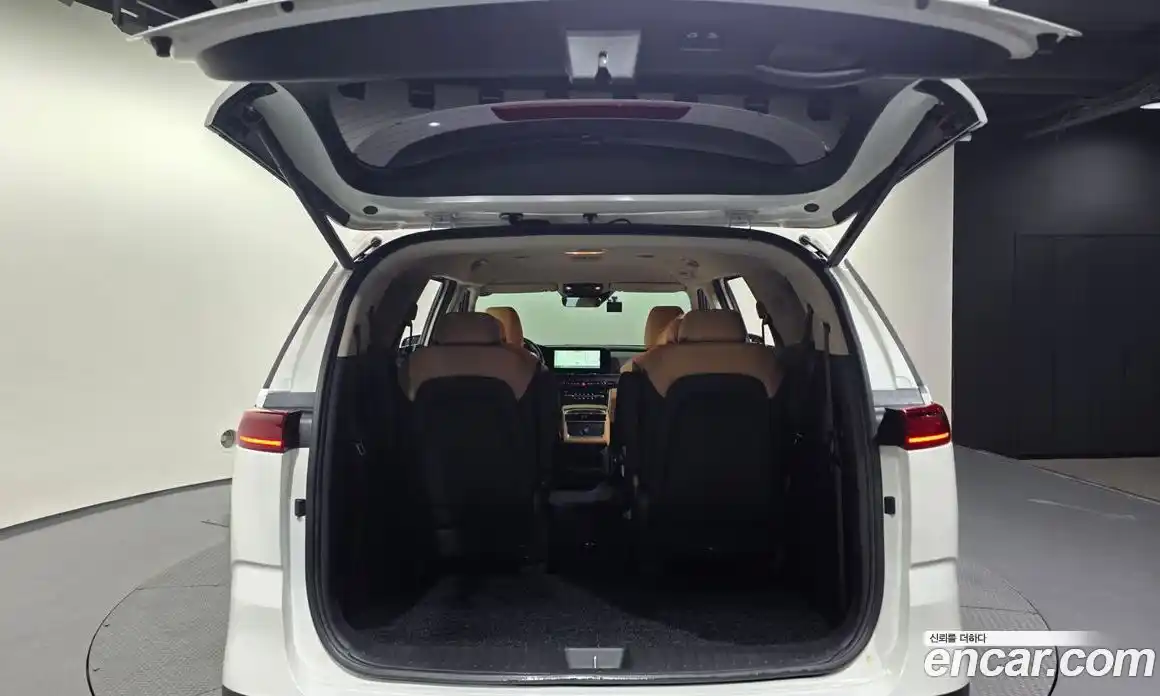 Kia Canival 2023 2.2 Автомат в Москве № 403271, фото 20