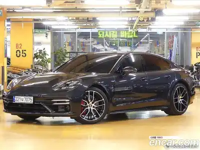 Porsche Panamera, 2023