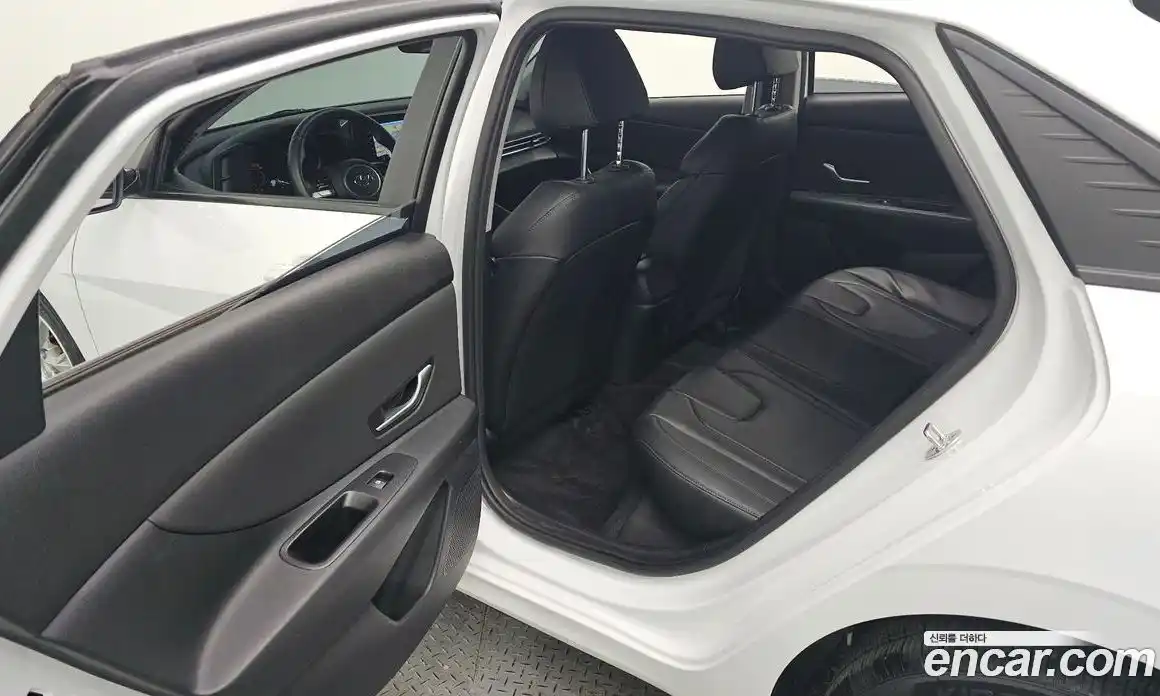 Hyundai Avante 2022 1.6 Автомат в Москве № 108107, фото 7