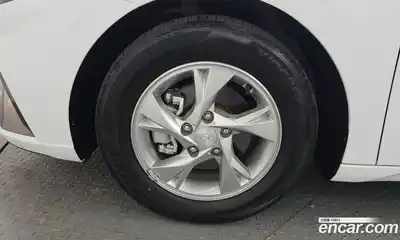 Hyundai Avante 2022 1.6 Автомат в Москве № 108107, миниатюра 9