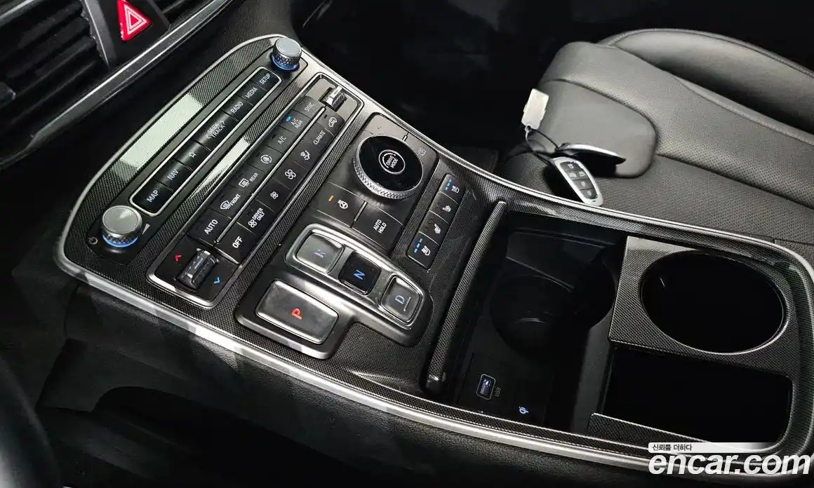 Hyundai Santa Fe 2023 1.6 Автомат в Москве № 108277, фото 3