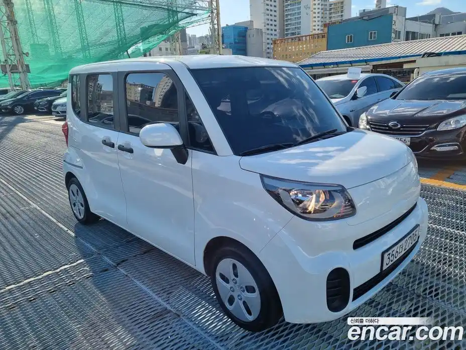 Kia Ray 2022 1.0 Автомат в Москве № 120090, фото 3