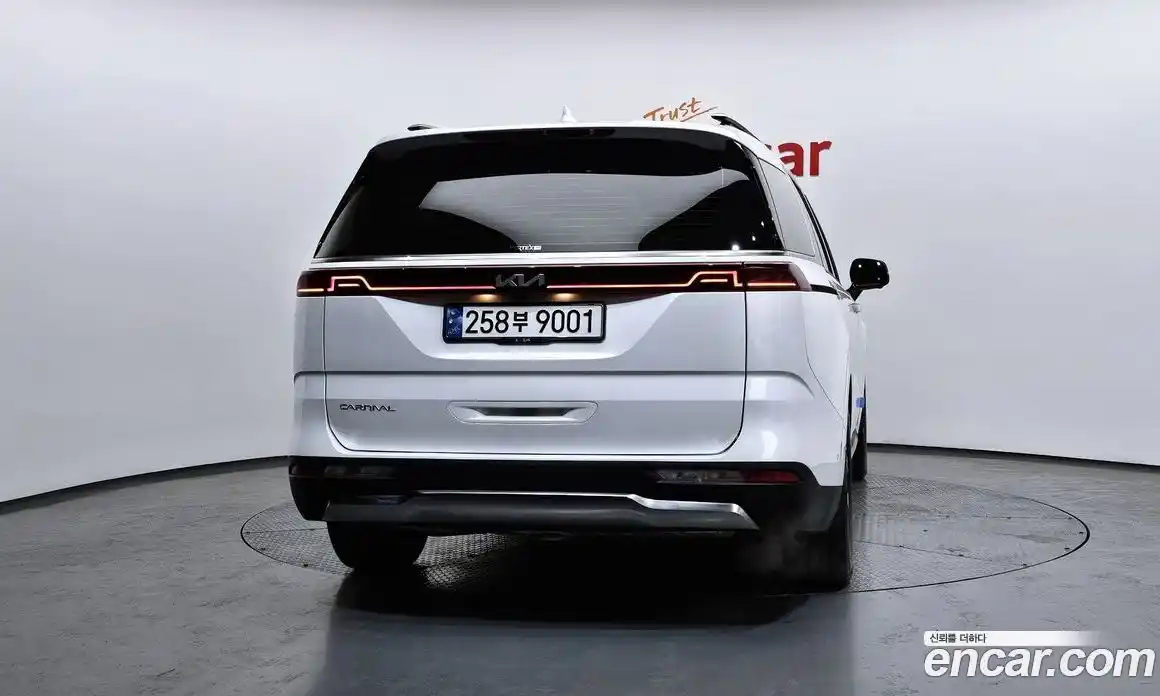 Kia Canival 2023 3.5 Автомат в Москве № 124262, фото 18