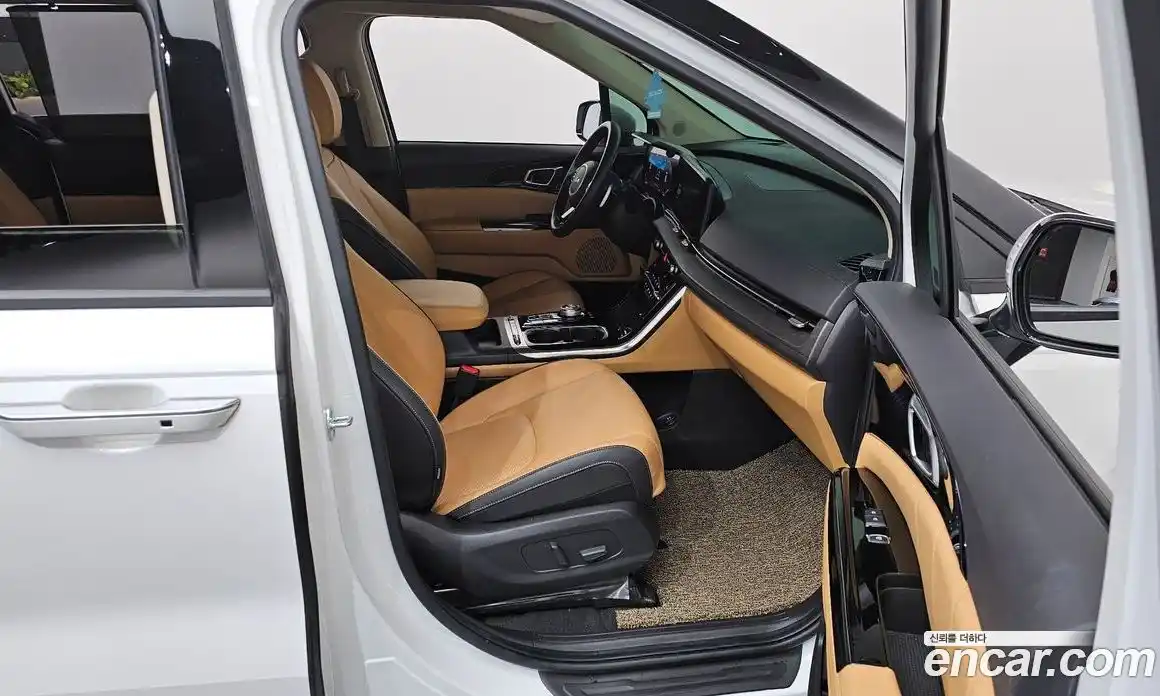 Kia Canival 2023 3.5 Автомат в Москве № 124262, фото 3