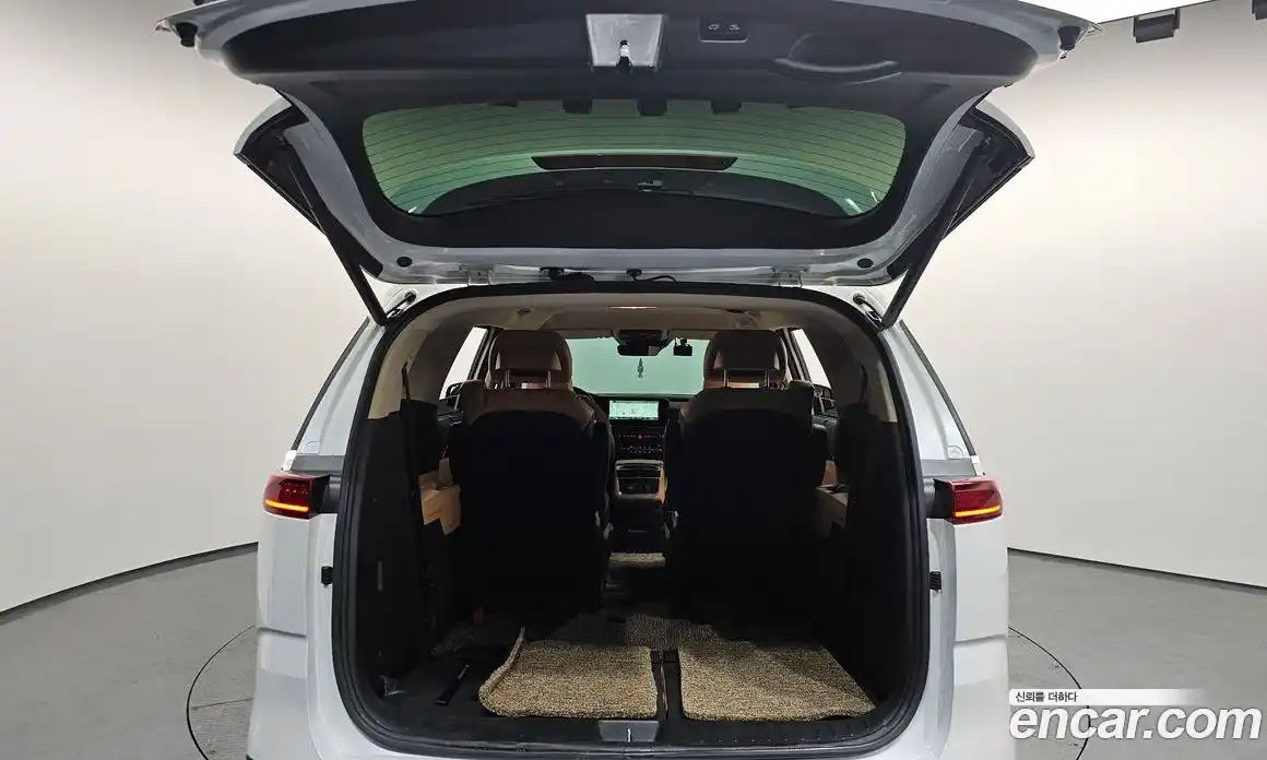 Kia Canival 2023 3.5 Автомат в Москве № 124262, фото 6