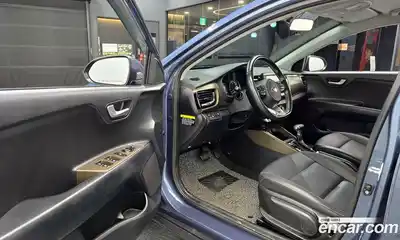 Kia Stonic 2018 1.4 Автомат в Москве № 131550, миниатюра 11