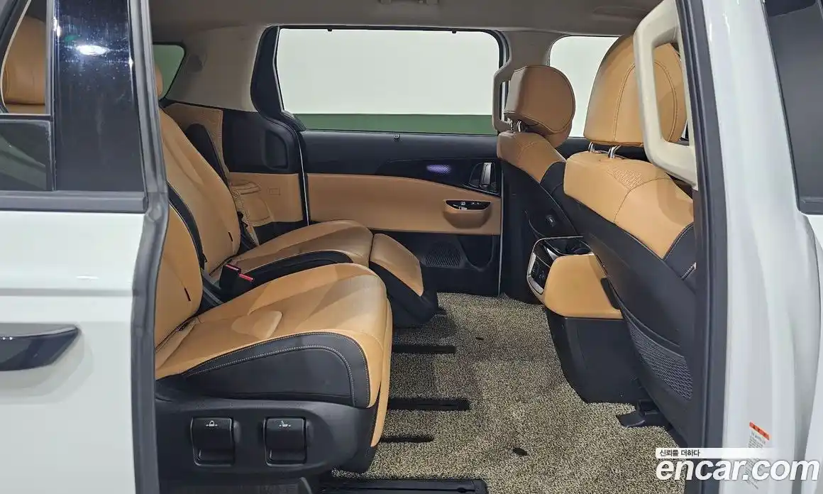 Kia Canival 2023 3.5 Автомат в Москве № 133777, фото 11