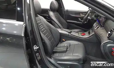 Mercedes-Benz E-Class 2022 2.0 Автомат в Москве № 136561, миниатюра 3