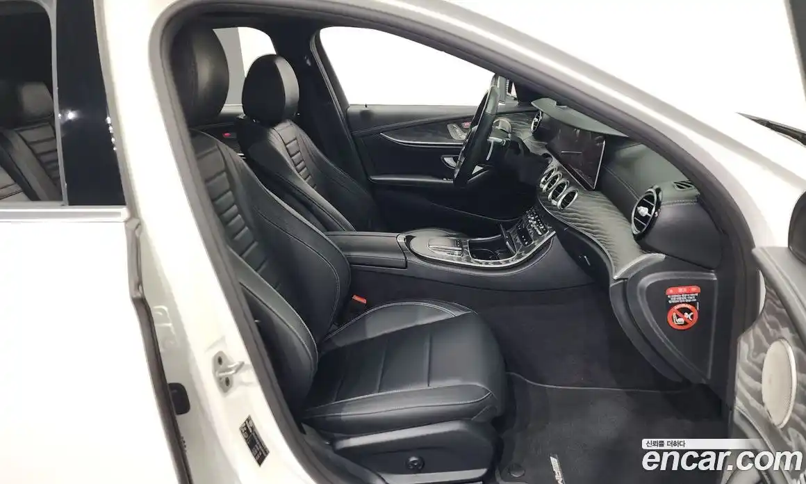 Mercedes-Benz E-Class 2021 2.0 Автомат в Москве № 137470, фото 3