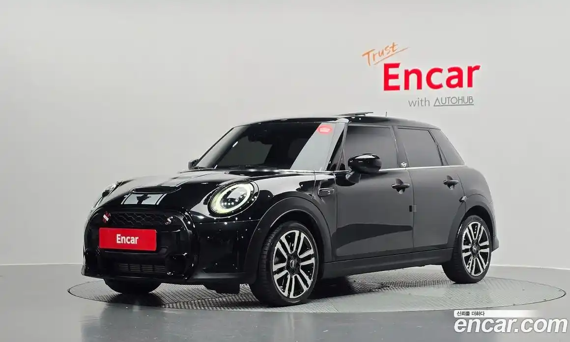 Mini Cooper 2024 2.0 Автомат в Москве № 142298, фото 8