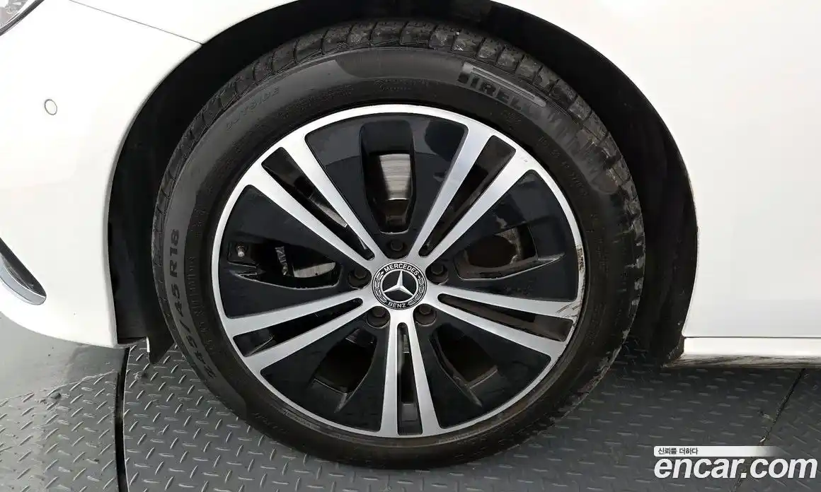 Mercedes-Benz E-Class 2021 2.0 Автомат в Москве № 161160, фото 5