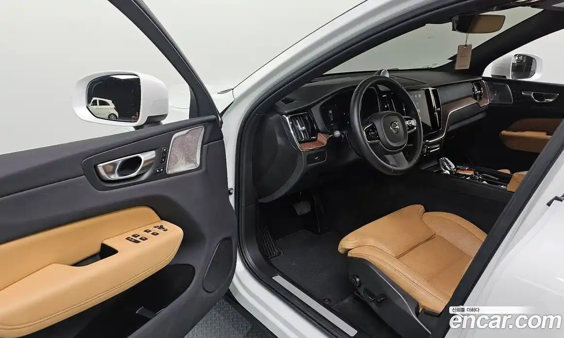 Volvo XC60 2024 2.0 Автомат в Москве № 164302, фото 11