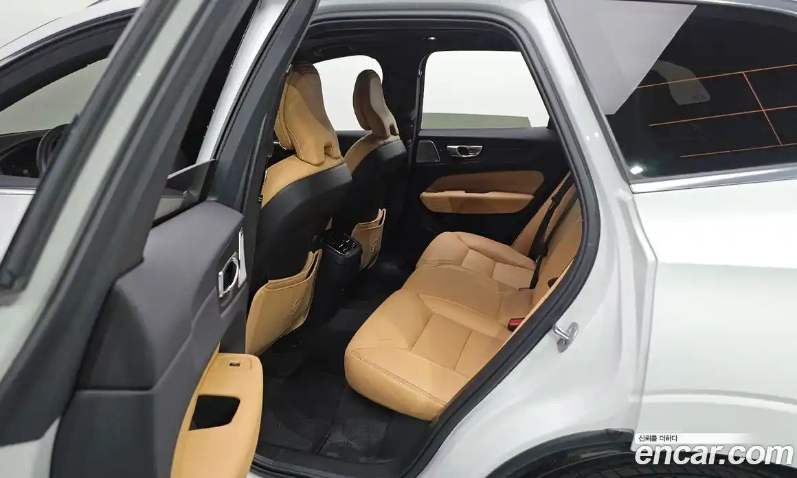 Volvo XC60 2024 2.0 Автомат в Москве № 164302, фото 13