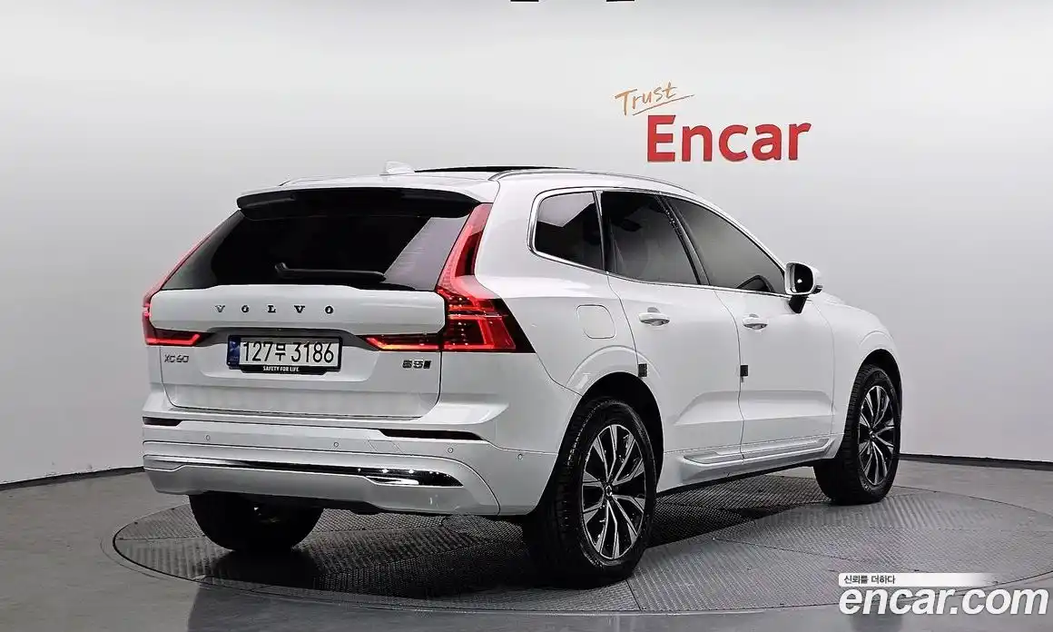 Volvo XC60 2024 2.0 Автомат в Москве № 164302, фото 3