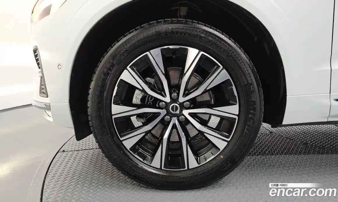 Volvo XC60 2024 2.0 Автомат в Москве № 164302, фото 4